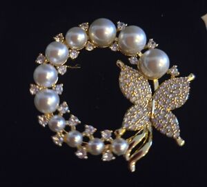 Elegant Gold and Pearl Butterfly Brooch